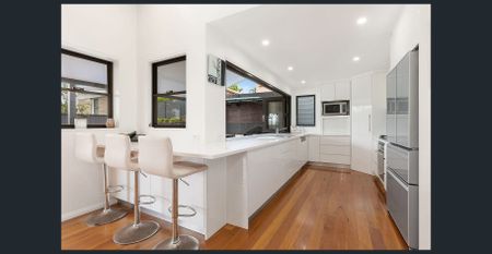 Stunning Family Friendly 5 Bedroom Entertainer with Views - Photo 3