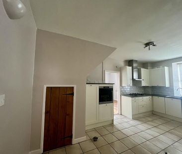 3 bedroom end of terrace house to rent - Photo 5