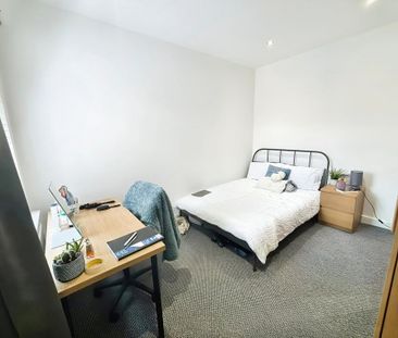 4 bedroom terraced house to rent - Photo 3
