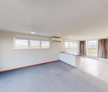 Longburn - 4 Bedrooms - Photo 6