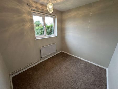 2 bedroom semi-detached bungalow to rent - Photo 3