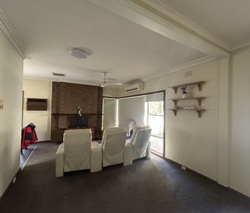 BRICK VENEER FAMILY HOUSE - Photo 2