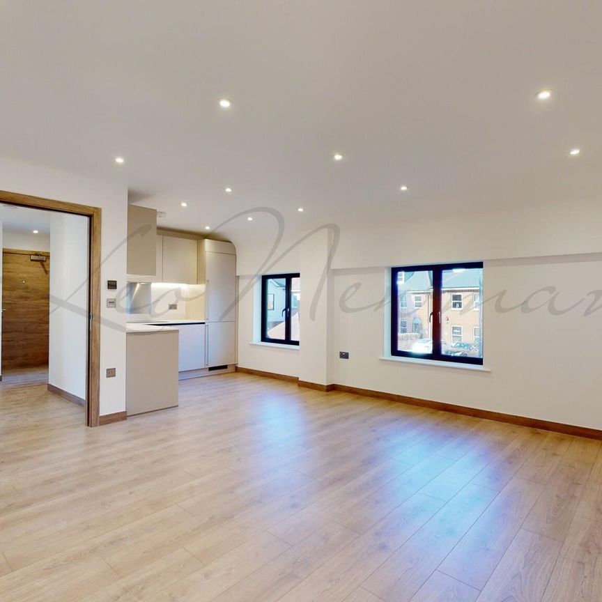 Harvest Lane, Thames Ditton, KT7 - Photo 1