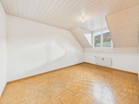 Grosszügige 5.5-Zimmer Dachwohnung in Rothenfluh, Kanton BL - Foto 2