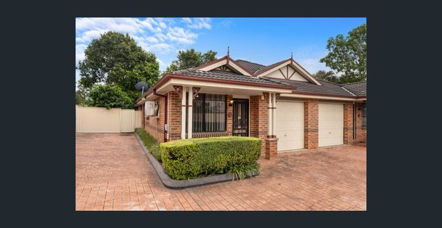 NEAT DUPLEX CLOSE TO M7 ACCESS - Photo 1