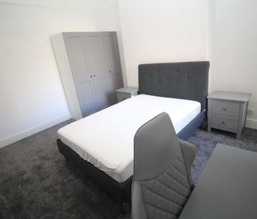 6 bedroom terraced house to rent - Photo 4