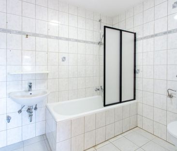 Blömker! Modernisierte 2,5-Zimmer Wohnung mit Balkon im 1. OG in GE... - Photo 2