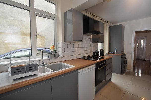 3 bedroom semi-detached house to rent - Photo 1