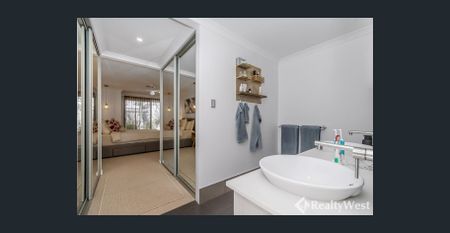 Stylish, Modern & Ready to Impress! - Photo 5