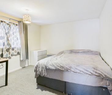 South Park Court, Gerrards Cross, Buckinghamshire,SL9 - Photo 2