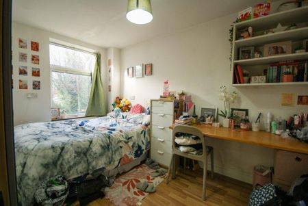 6 bedroom terraced house to rent - Photo 4