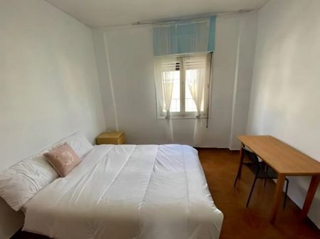 Calle de Hermenegildo Bielsa, Madrid, Community of Madrid 28026 - Photo 2