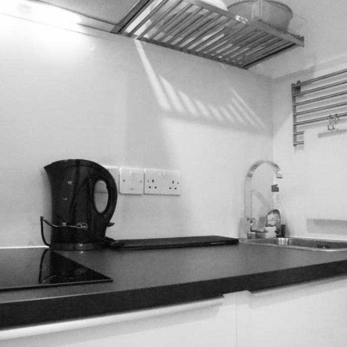 Studio Flat, Forty Lane, HA9 - Photo 1