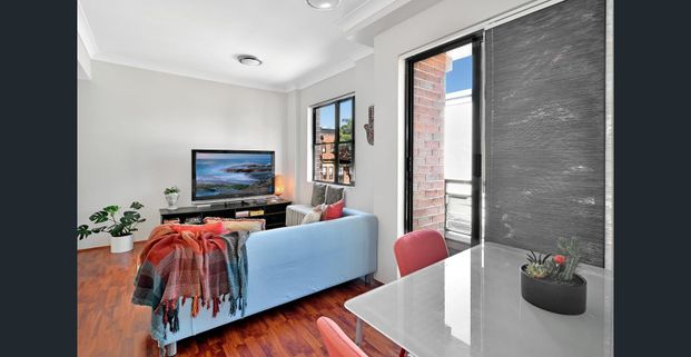 One Bedroom Apartment in the Heart of Neutral Bay - Photo 1
