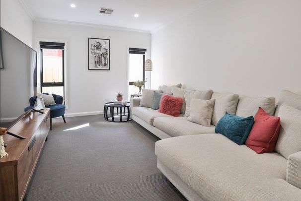 Modern Three Bedroom House - Photo 1