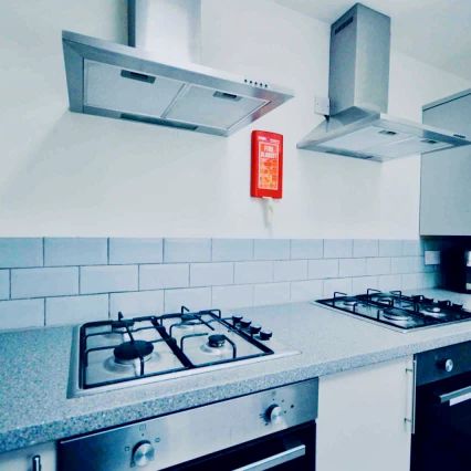 6 Beds 2 Baths - Photo 1