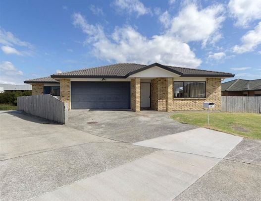 Charming 3BR Family Haven in Mangere - Photo 1