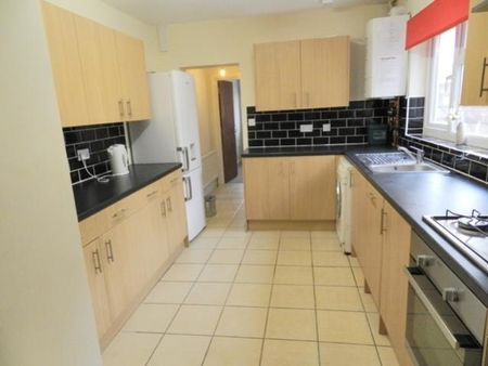 6 bedroom end of terrace house to rent - Photo 2