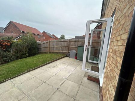3 bedroom semi-detached house to rent - Photo 4