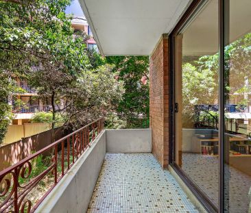 2 BEDROOM GEM IN THE HEART OF PARRAMATTA! GREAT VALUE! - Photo 3