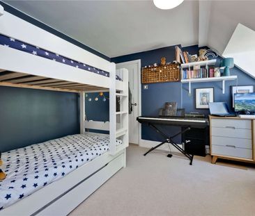 A stunning duplex apartment with first floor terrace. - Photo 3