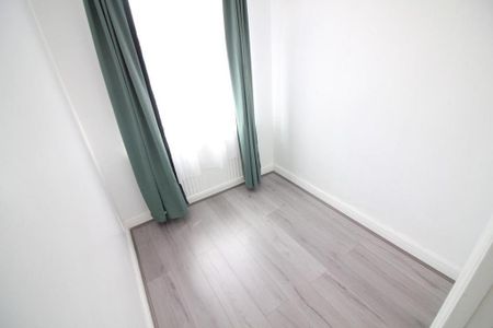 3 bedroom end of terrace house to rent - Photo 3