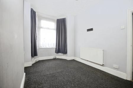 2 bedroom Terraced House To Let - Photo 3
