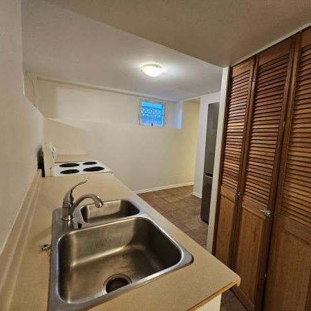 ONE BDRM BSMT SUITE IN DUNBAR, NEAR UBC - AVAILABLE NOW!!! - Photo 3