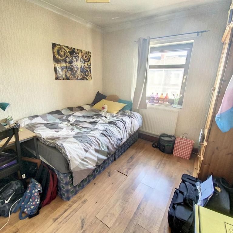 3 bedroom apartment to rent - Photo 1