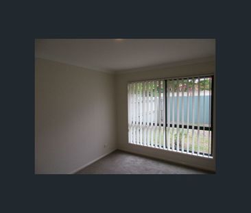 A GREAT PRICE FOR A GREAT HOUSE AND A GREAT LOCATION PLUS AIR-CON - Photo 6