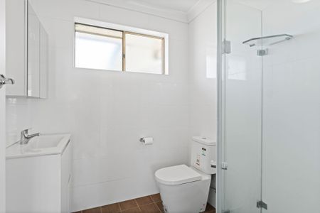 Bright & Fresh 2-Bedroom Upstairs Unit Near the CBD - Photo 5