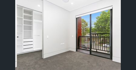 Luxury Townhouse with Northerly Aspect in Boutique Complex - Photo 2