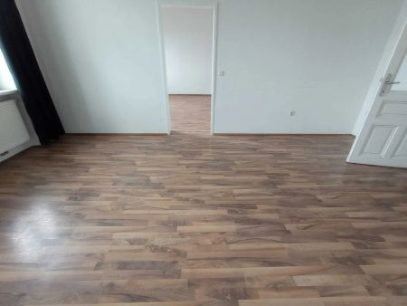 Sehr helle und UNBEFRISTETE - 2 1/2 Zimmerwohnung - in direkter Nähe zur U3 Enkplatz! - Foto 2