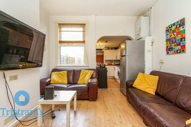 5 bed Mid Terraced House for Rent - Photo 1