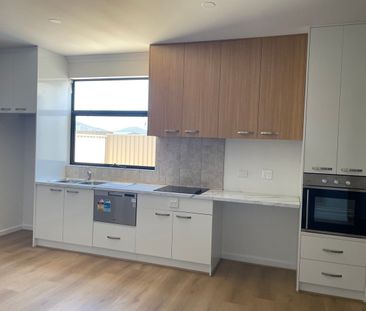 Large Family Home with 5 Bedrooms / 4 with Ensuites - Photo 6