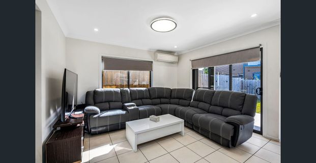 Modern Double-Storey Family Home for Rent in The Gables !! - Photo 1