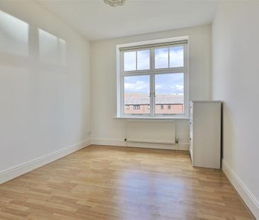 2 bedroom Apartment to rent in Temple Building, Bath Lane, Newcastl... - Photo 4