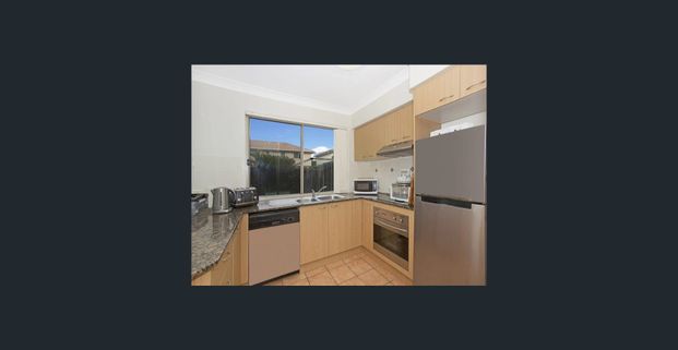 3 BEDROOM TOWNHOUSE IN POPULAR COMPLEX - Photo 1