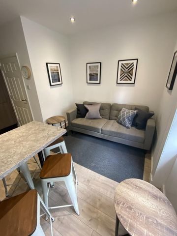 3 bedroom flat to rent - Photo 3