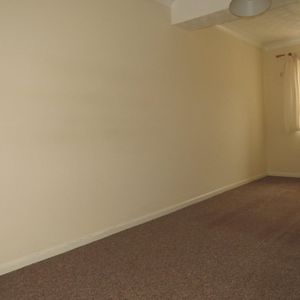 33c High Street, Cambs, March - Photo 2