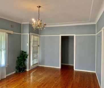 Fully Renovated House - Photo 5