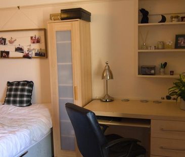 3 bedroom flat to rent - Photo 6