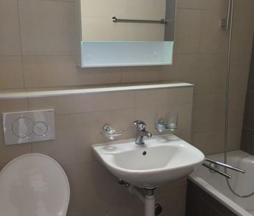 Logement rénové avec balcon. Immeuble avec ascenseurs, proche de to... - Foto 6