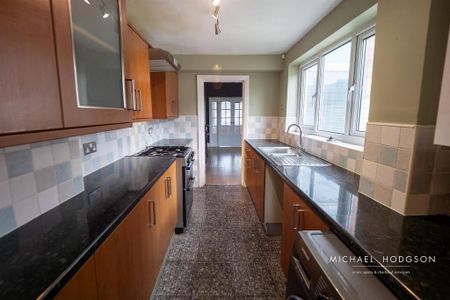 3 bedroom terraced house to rent - Photo 3