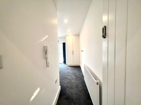 8 bedroom detached house to rent - Photo 3