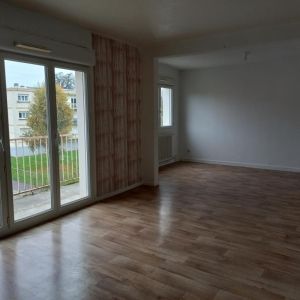 Location Appartement à ST BUEIL - Photo 1