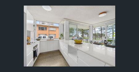 Beautifully Furnished Burleigh Beachfront Unit with Ocean Views - Photo 4