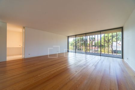 Apartamento T2 com duas varandas e estacionamento, em Cascais - Photo 2