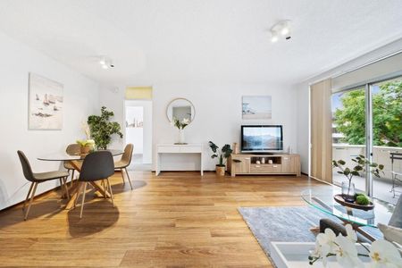 Stylish Apartment with Balcony and Pool Views - Photo 2