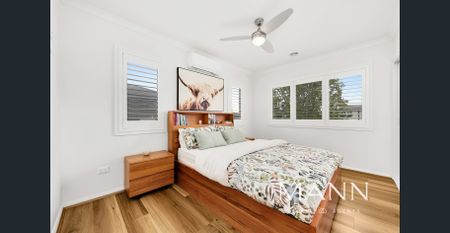 Luxurious Town Home Living, City Comfort - Photo 4